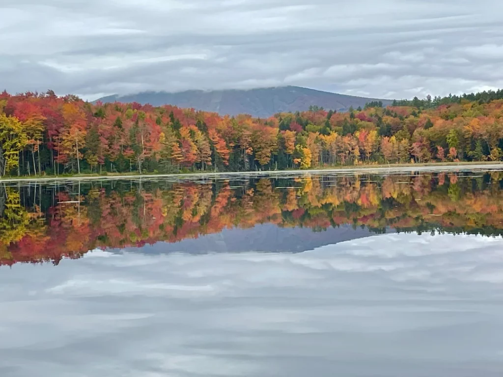 Embark on an epic solo kayaking adventure in Vermont's Green River Reservoir, exploring fall foliage, wildlife, and essential camping gear.